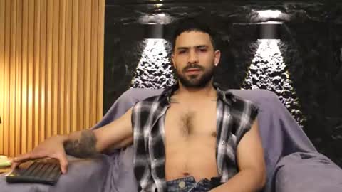 Snapshot of leo_diaz01 chatting on 11, 2, 2026 Leo Diaz online show from 11, 2, 2026