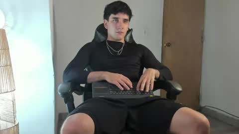 Snapshot of leo_jones389 chatting on 2, 7, 2026 Leo Jones online show from 2, 7, 2026