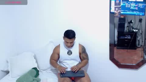 Snapshot of leo_muscleboy chatting on 1, 11, 2025 Leo online show from 1, 11, 2025