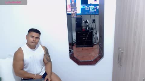 Snapshot of leo_muscleboy chatting on 6, 11, 2025 Leo online show from 6, 11, 2025