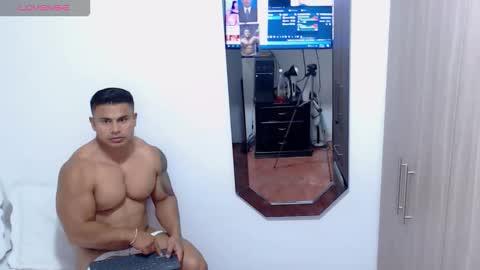 Snapshot of leo_muscleboy chatting on 6, 11, 2025 Leo online show from 6, 11, 2025
