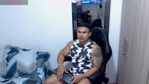 Snapshot of leo_muscleboy chatting on 19, 11, 2025 Leo online show from 19, 11, 2025