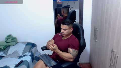 Snapshot of leo_muscleboy chatting on 29, 11, 2025 Leo online show from 29, 11, 2025