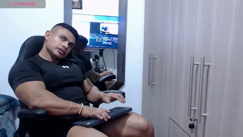 Snapshot of leo_muscleboy chatting on 4, 12, 2025 Leo online show from 4, 12, 2025