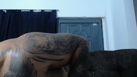 Snapshot of leo_muscleboy chatting on 21, 12, 2025 Leo online show from 21, 12, 2025