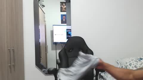 Snapshot of leo_muscleboy chatting on 3, 2, 2026 Leo online show from 3, 2, 2026