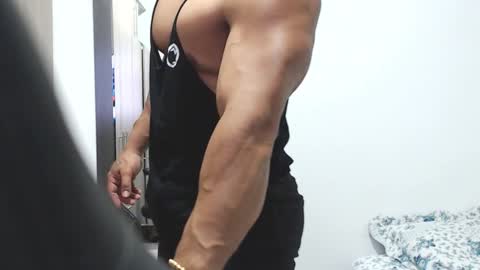 Snapshot of leo_muscleboy chatting on 6, 2, 2026 Leo online show from 6, 2, 2026