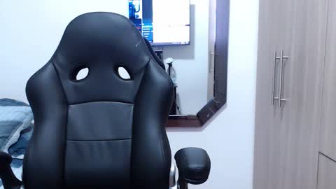 Snapshot of leo_muscleboy chatting on 11, 2, 2026 Leo online show from 11, 2, 2026