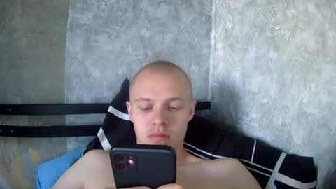 Snapshot of leo_timm chatting on 3, 8, 2026 leo_timm online show from 3, 8, 2026
