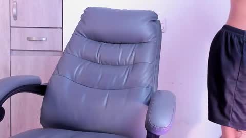 leohard_ online show from 5, 1, 2026