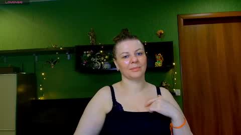 Snapshot of leona_tracie chatting on 4, 4, 2026 Leona tracie online show from 4, 4, 2026