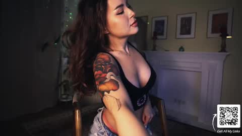 Snapshot of leonamell chatting on 21, 2, 2025 Leo online show from 21, 2, 2025