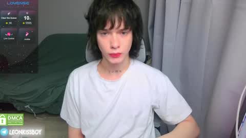 Snapshot of leonkissboy chatting on 24, 4, 2026 leonkissboy online show from 24, 4, 2026