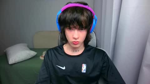 Snapshot of leonkissboy chatting on 3, 6, 2026 leonkissboy online show from 3, 6, 2026