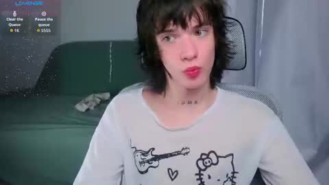 Snapshot of leonkissboy chatting on 7, 7, 2026 leonkissboy online show from 7, 7, 2026