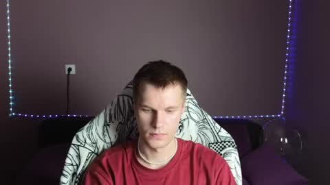 Snapshot of leonnextdoor chatting on 30, 12, 2024 Leon online show from 30, 12, 2024