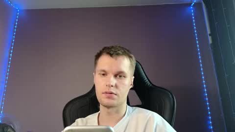 Snapshot of leonnextdoor chatting on 6, 3, 2025 Leon online show from 6, 3, 2025