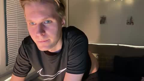 Snapshot of leonnextdoor chatting on 9, 1, 2026 Leon online show from 9, 1, 2026