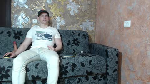 Snapshot of leoroman chatting on 12, 1, 2025 leoroman online show from 12, 1, 2025
