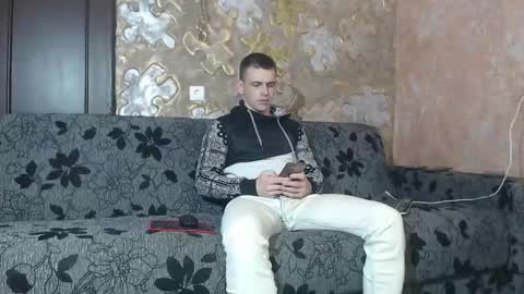 Snapshot of leoroman chatting on 12, 11, 2025 leoroman online show from 12, 11, 2025