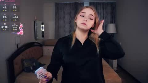 Hello everyone Im Lora Its my first day Were going to have fun together online show from 1, 10, 2025