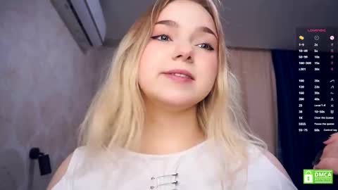 Hello everyone Im Lora Its my first day Were going to have fun together online show from 22, 11, 2025
