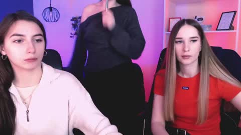 leslie_bird online show from 15, 4, 2026