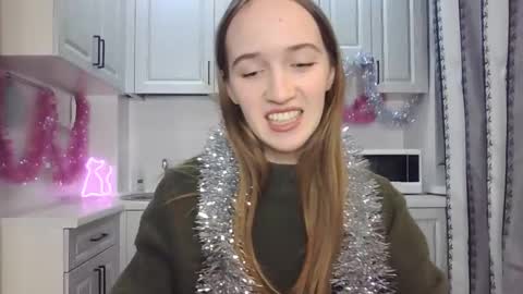 Snapshot of leslie_my_lovee chatting on 16, 12, 2024 LESLIE online show from 16, 12, 2024