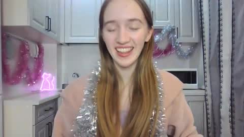  LESLIE   online show from 24, 12, 2024