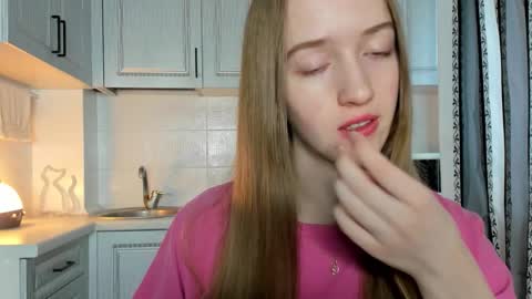 Snapshot of leslie_my_lovee chatting on 7, 11, 2025 LESLIE online show from 7, 11, 2025