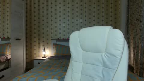 leslie_secret online show from 24, 12, 2024