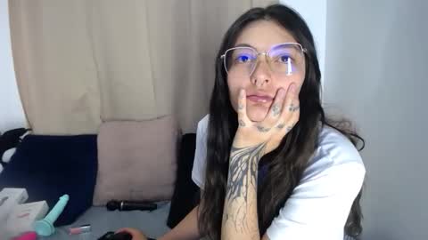 lessliee online show from 13, 4, 2026