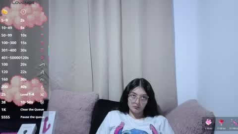Snapshot of lessliee chatting on 4, 7, 2026 lessliee online show from 4, 7, 2026