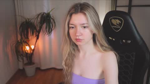 Snapshot of lettablush chatting on 1, 2, 2025 letta online show from 1, 2, 2025