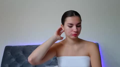 Snapshot of lette_emily chatting on 28, 10, 2025 Emily online show from 28, 10, 2025