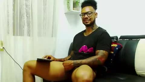 Snapshot of lewisstrong chatting on 19, 12, 2024 Lewis Strong online show from 19, 12, 2024