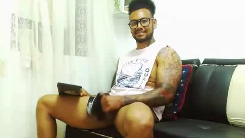 Snapshot of lewisstrong chatting on 5, 1, 2025 Lewis Strong online show from 5, 1, 2025