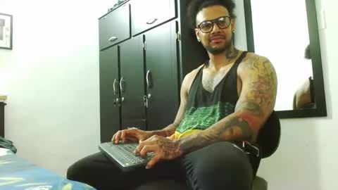 Snapshot of lewisstrong chatting on 1, 10, 2025 Lewis Strong online show from 1, 10, 2025