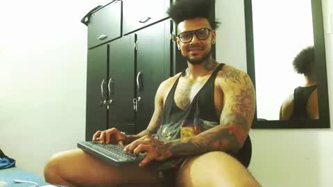 Snapshot of lewisstrong chatting on 14, 10, 2025 Lewis Strong online show from 14, 10, 2025