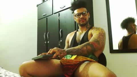 Snapshot of lewisstrong chatting on 11, 11, 2025 Lewis Strong online show from 11, 11, 2025