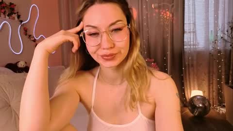 Snapshot of leyalayla chatting on 10, 4, 2026 Lily online show from 10, 4, 2026