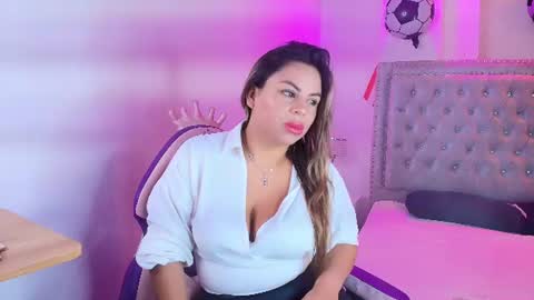 Lia  online show from 11, 7, 2026