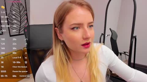 Snapshot of lia_candy_ chatting on 4, 5, 2026 Lia online show from 4, 5, 2026