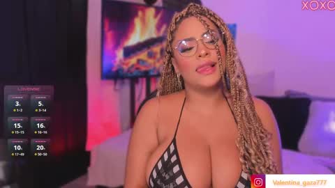 Snapshot of lia_daniiels01 chatting on 12, 3, 2025 V A L online show from 12, 3, 2025
