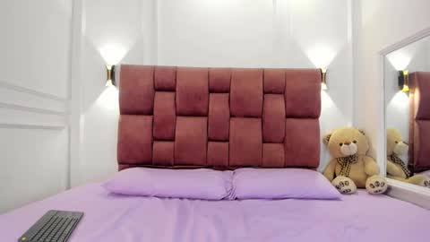 Snapshot of lia_girl2 chatting on 4, 1, 2025 Lia online show from 4, 1, 2025