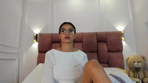 Snapshot of lia_girl2 chatting on 5, 1, 2025 Lia online show from 5, 1, 2025