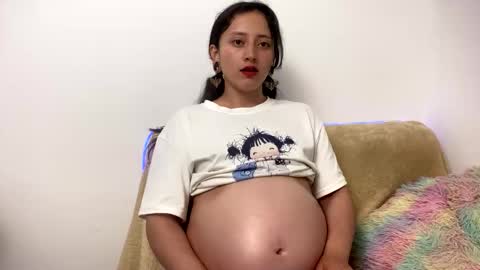 Snapshot of lia_queen610 chatting on 7, 5, 2026 Little Queen Lia online show from 7, 5, 2026
