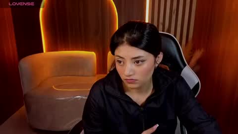 Snapshot of lia_queen_tx chatting on 18, 6, 2026 Online 1400 - 2100 online show from 18, 6, 2026