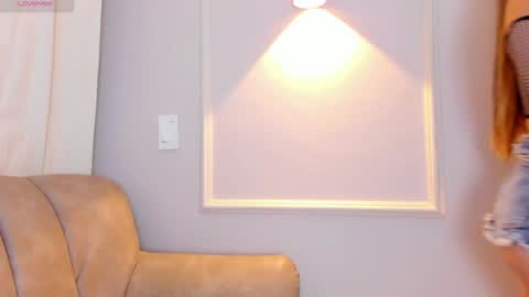 Snapshot of lia_walton__ chatting on 30, 1, 2025 liz walton online show from 30, 1, 2025