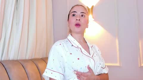 Snapshot of lia_walton__ chatting on 14, 10, 2025 liz walton online show from 14, 10, 2025